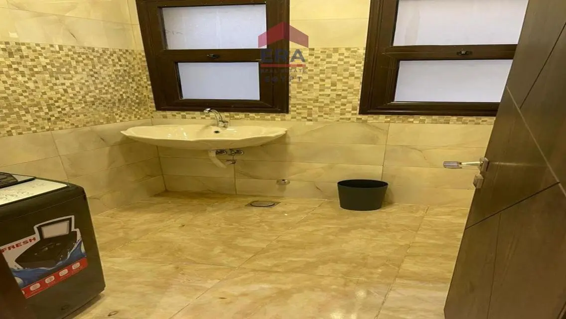 Luxurious Apartment of 360 Square Meters with Covered Parking