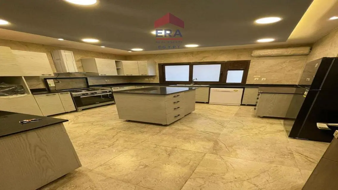 Luxurious Apartment of 360 Square Meters with Covered Parking