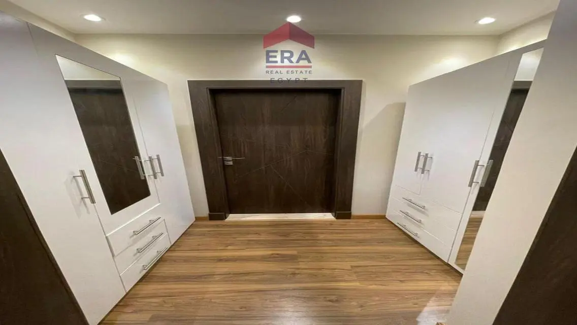 Luxurious Apartment of 360 Square Meters with Covered Parking