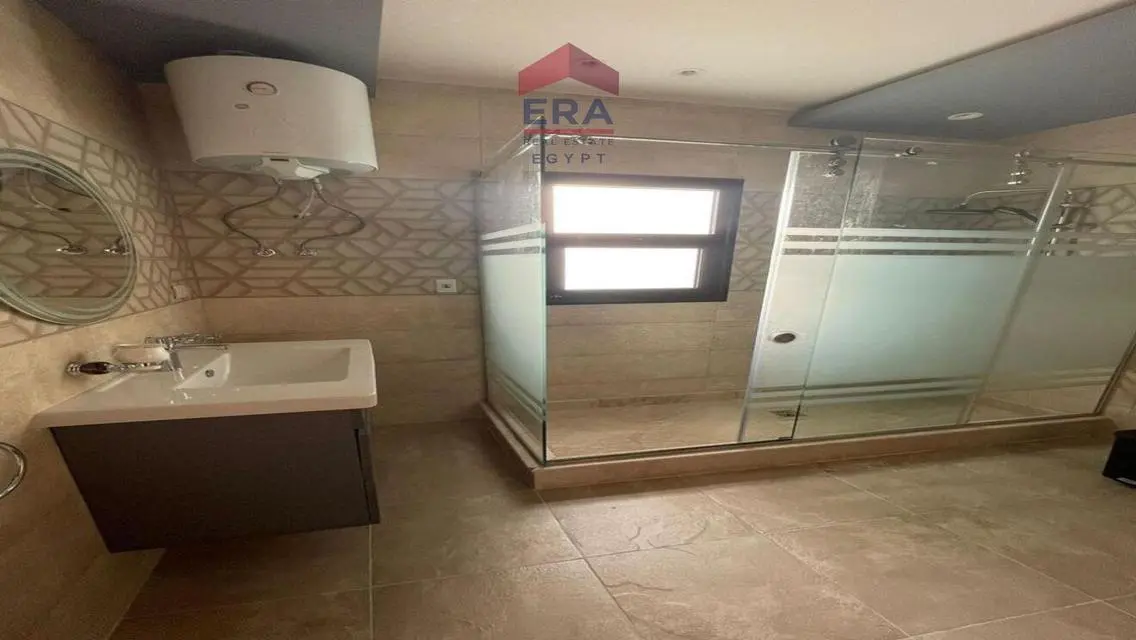 Luxurious Apartment of 360 Square Meters with Covered Parking