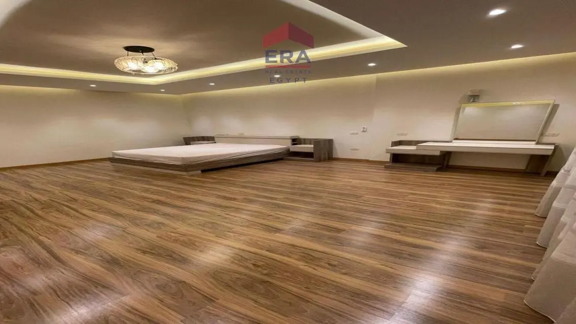 Luxurious Apartment of 360 Square Meters with Covered Parking