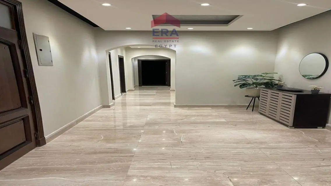 Luxurious Apartment of 360 Square Meters with Covered Parking
