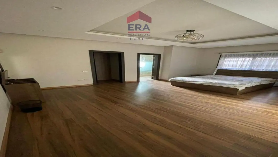 Luxurious Apartment of 360 Square Meters with Covered Parking