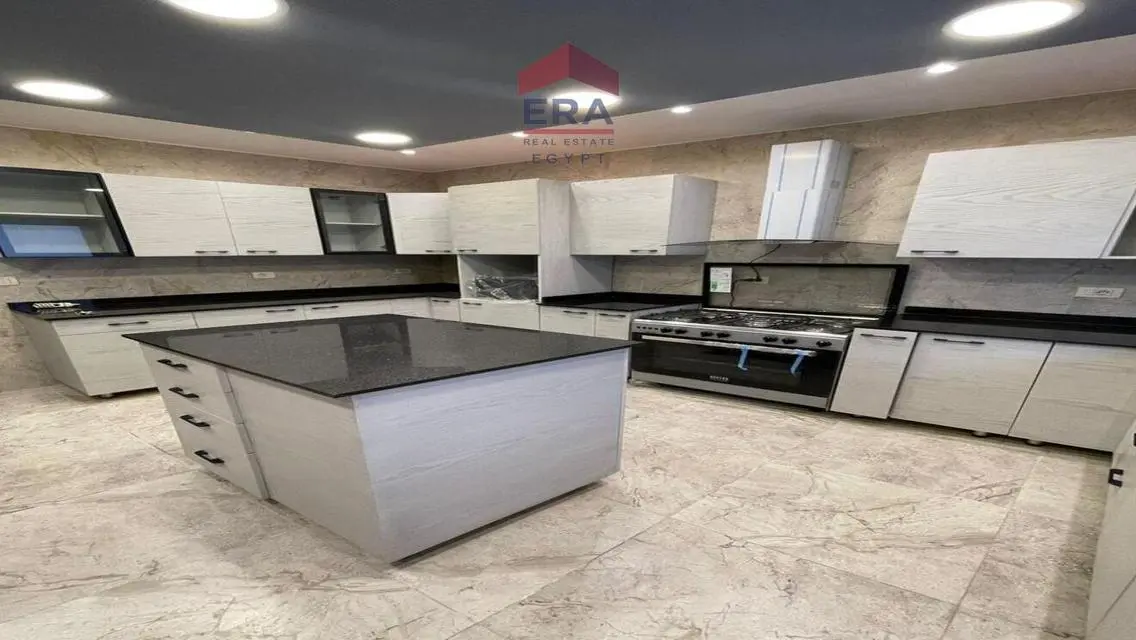 Luxurious Apartment of 360 Square Meters with Covered Parking