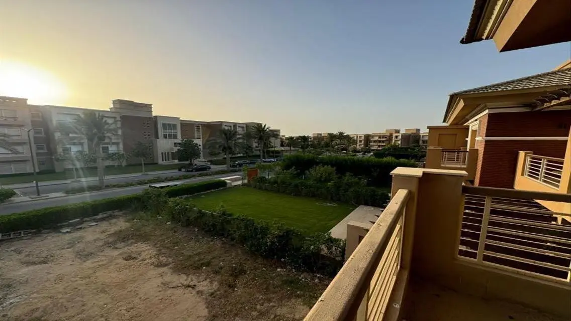 Luxurious Villa for Sale in New Giza Compound - 6 October