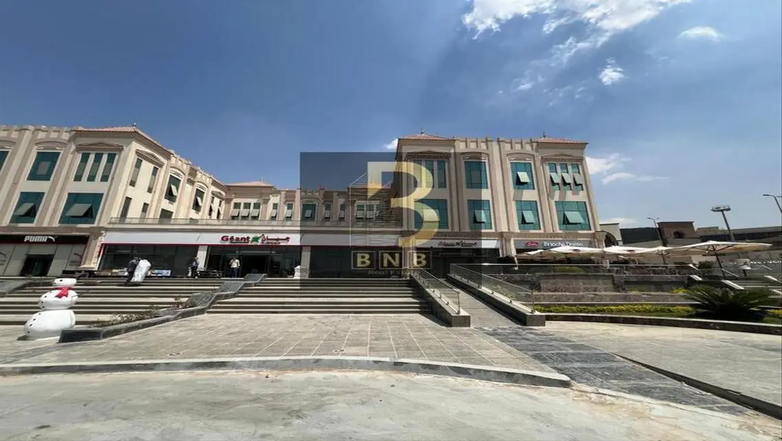 عقار مميز بمساحة 2000 متر للإيجار بسعر 1200