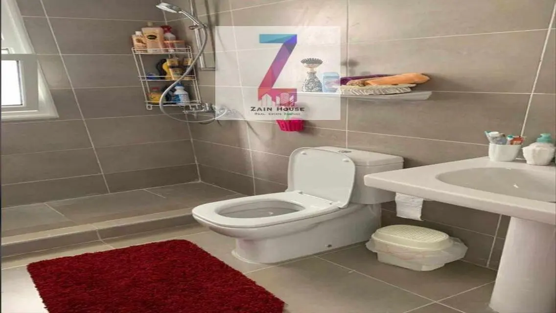 شقة رائعة للبيع بمساحة فسيحة