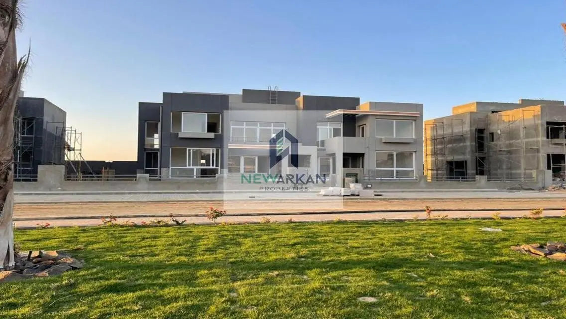 Luxury Apartment with Lake View