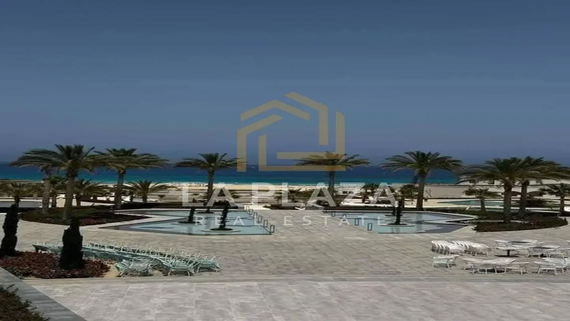 شقة فاخرة للبيع مع حديقة خاصة ومسبح