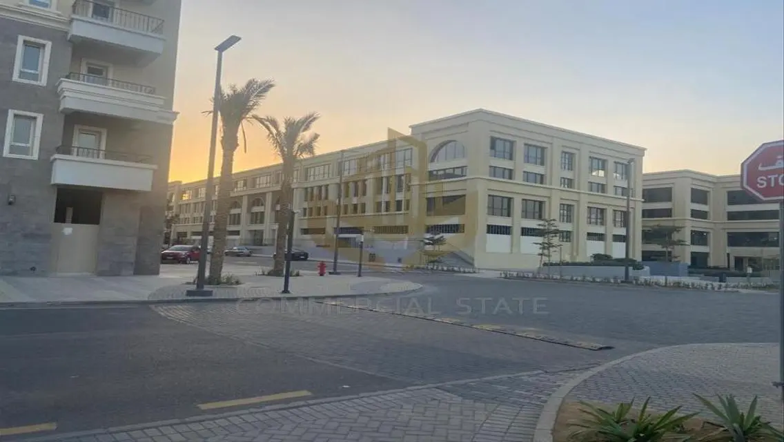 عقار تجاري ممتاز بمساحة 245 متر