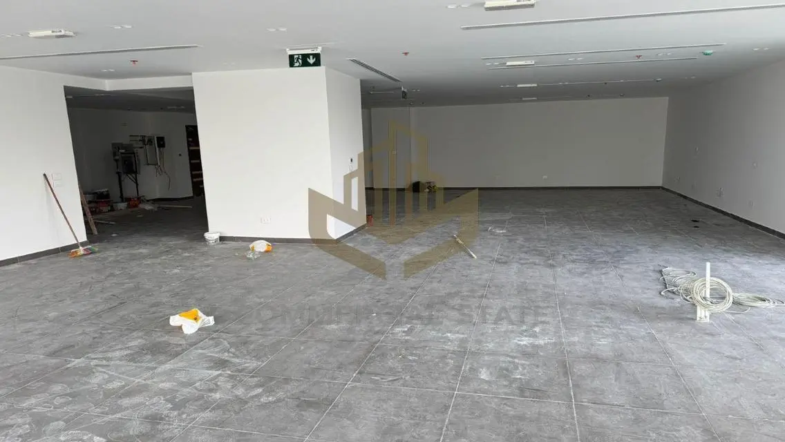عقار تجاري ممتاز بمساحة 245 متر