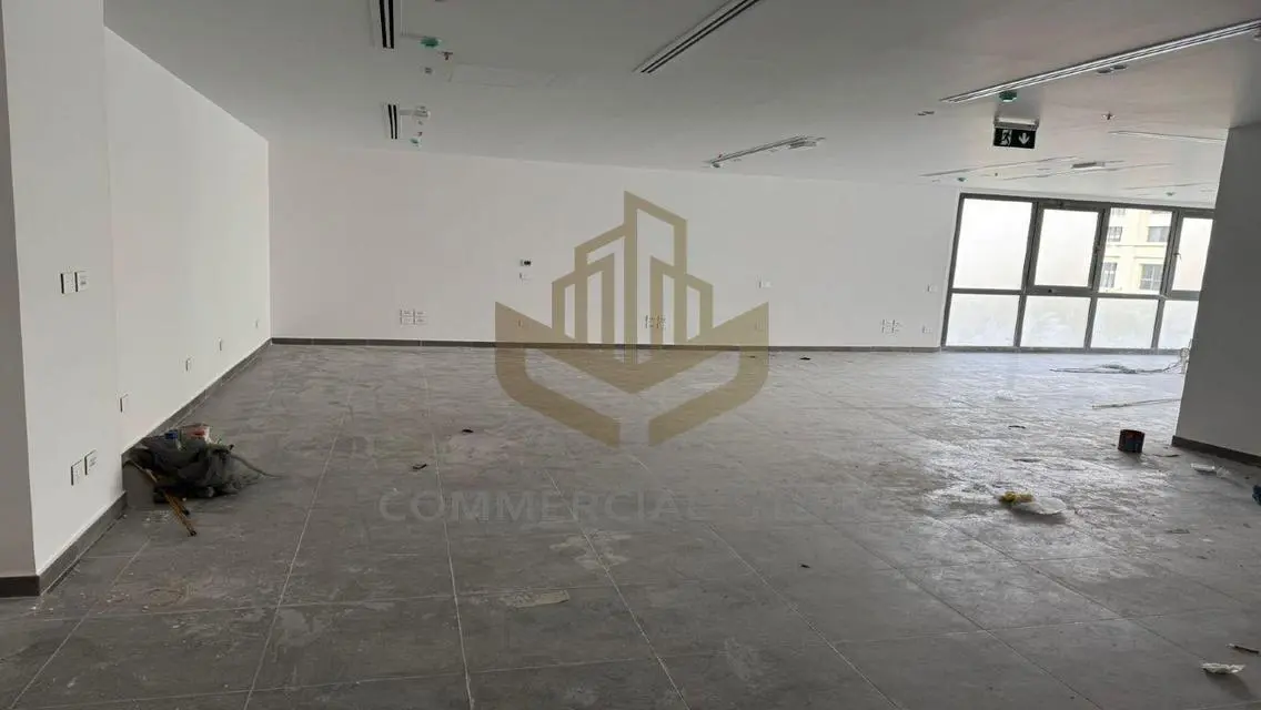 عقار تجاري ممتاز بمساحة 245 متر