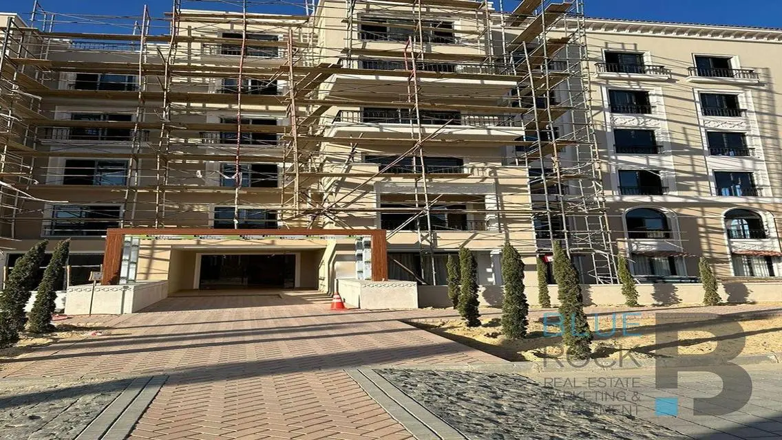 Luxury Apartment with 3 Bedrooms Overlooking Lakes