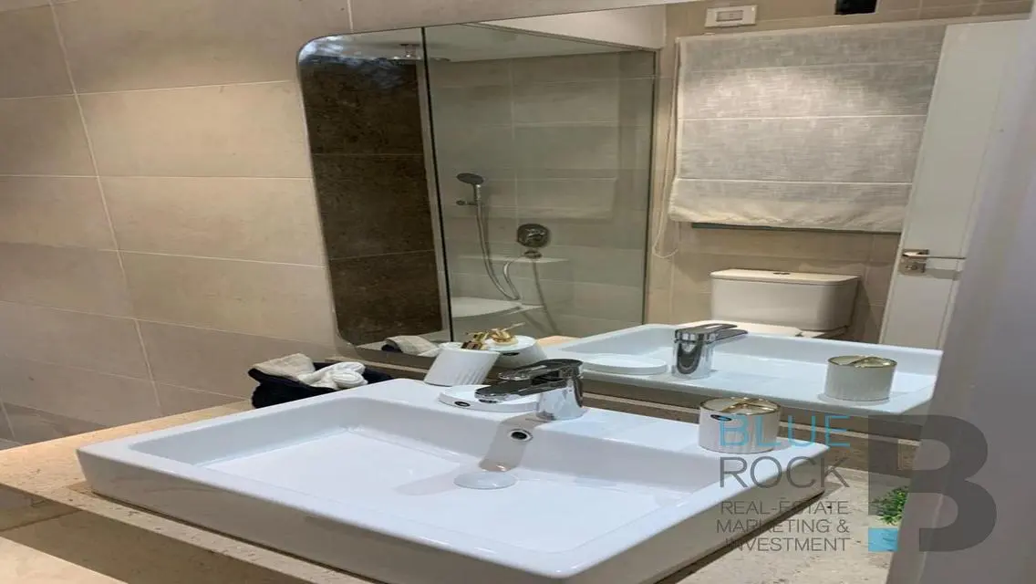Luxury Apartment with 3 Bedrooms Overlooking Lakes