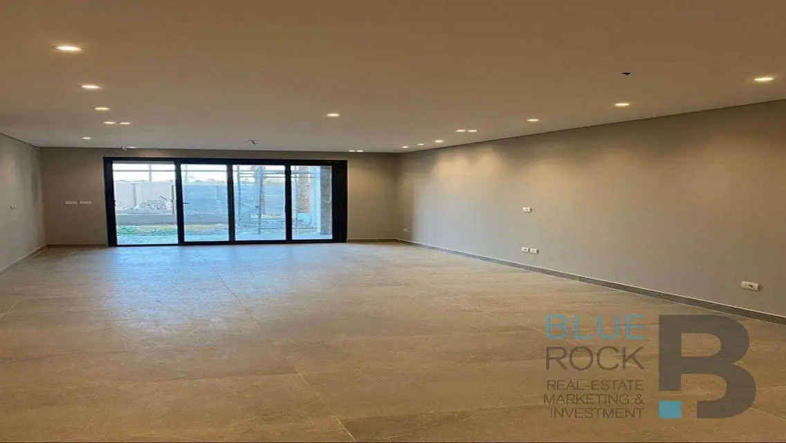 Luxury Apartment with 3 Bedrooms Overlooking Lakes