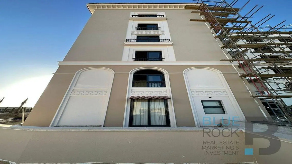 Luxury Apartment with 3 Bedrooms Overlooking Lakes