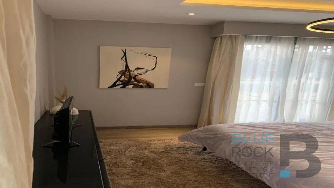 Luxury Apartment with 3 Bedrooms Overlooking Lakes