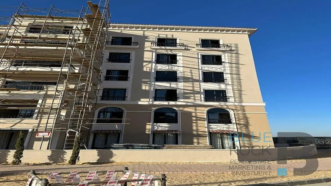 Luxury Apartment with 3 Bedrooms Overlooking Lakes