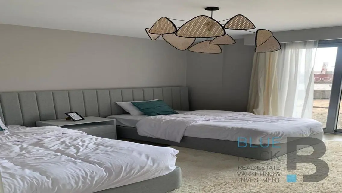 Luxury Apartment with 3 Bedrooms Overlooking Lakes