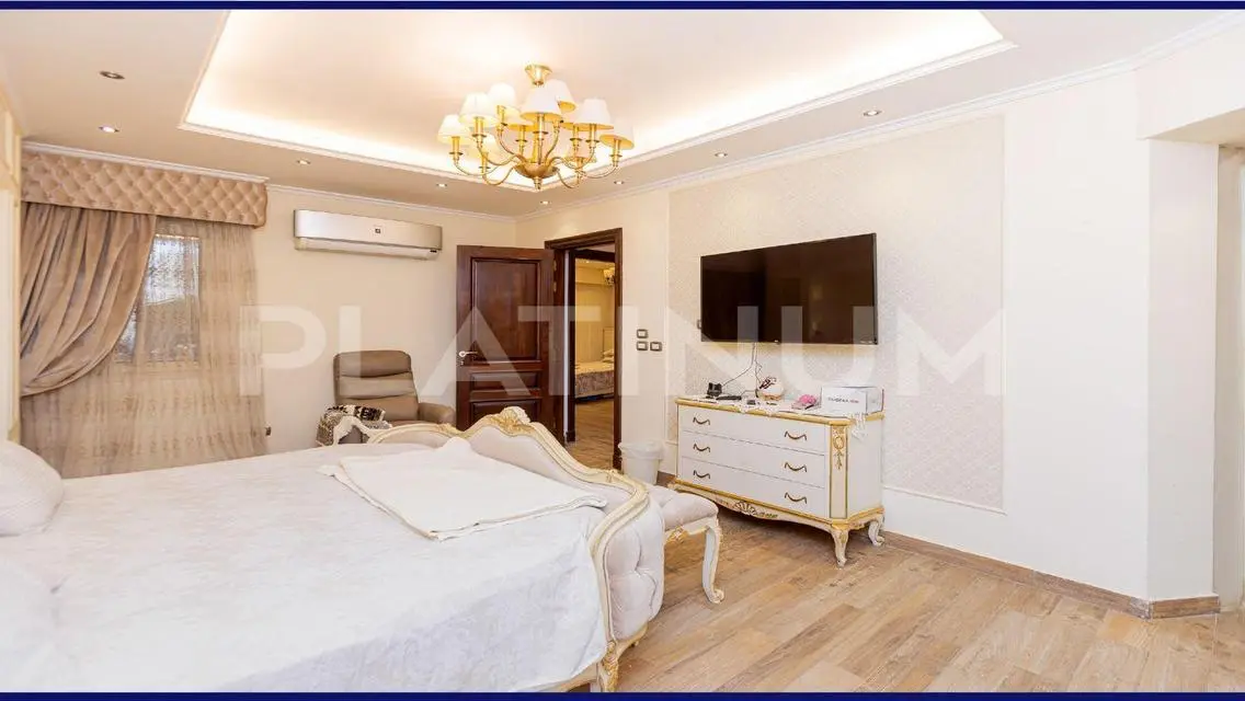 شقة فاخرة للبيع بمساحة 240 متر