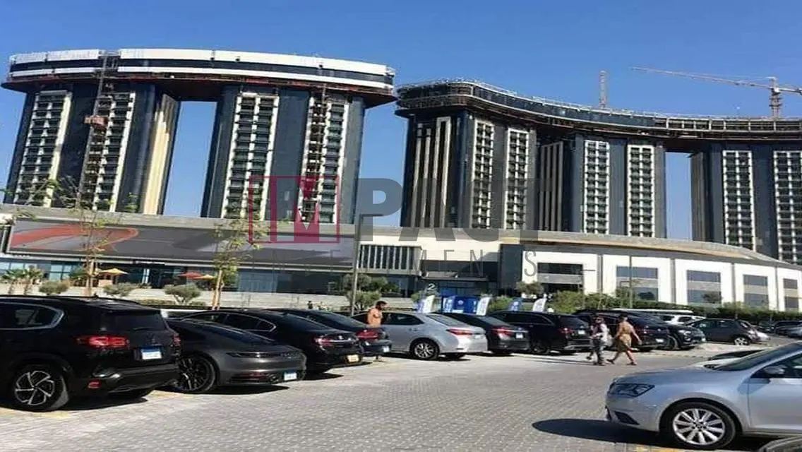 فيلا فاخرة للبيع مع مسبح خاص وحديقة خاصة