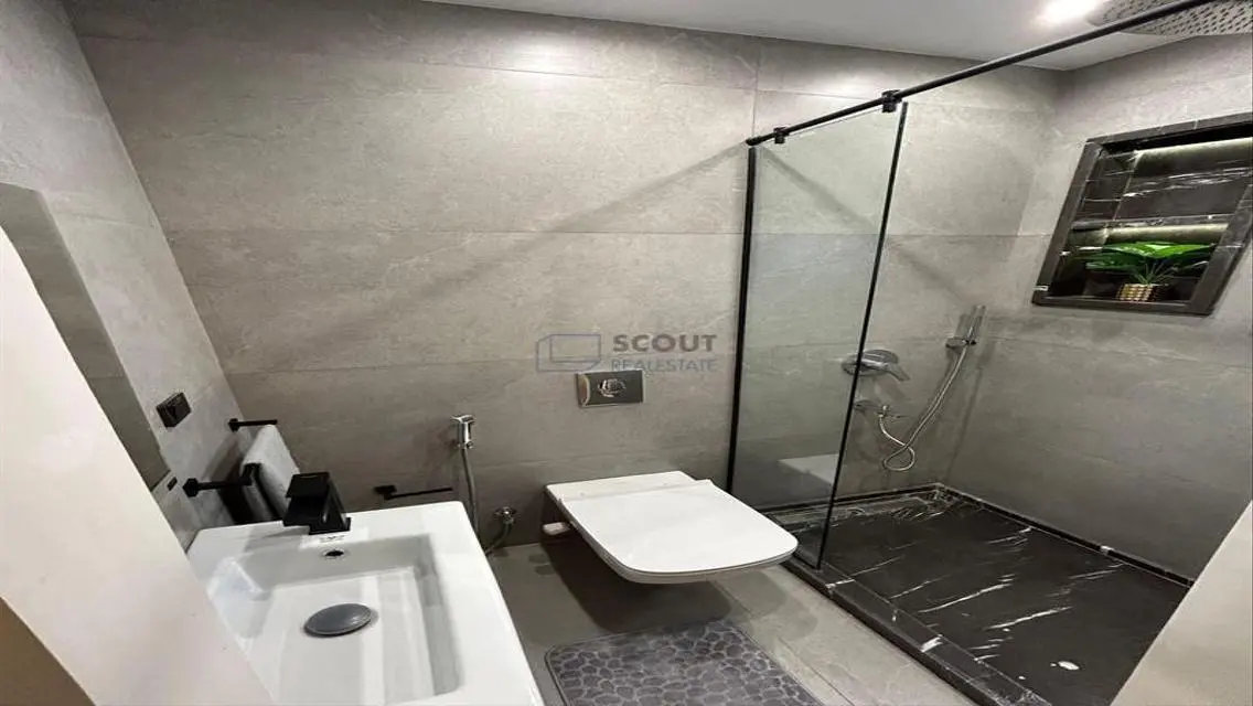 Luxury Apartment for Sale with Stunning Lake View