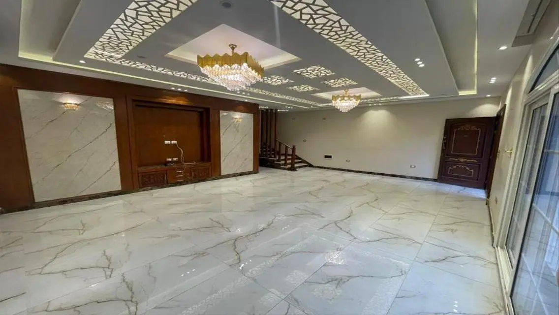 شقة فاخرة للبيع بمساحة واسعة
