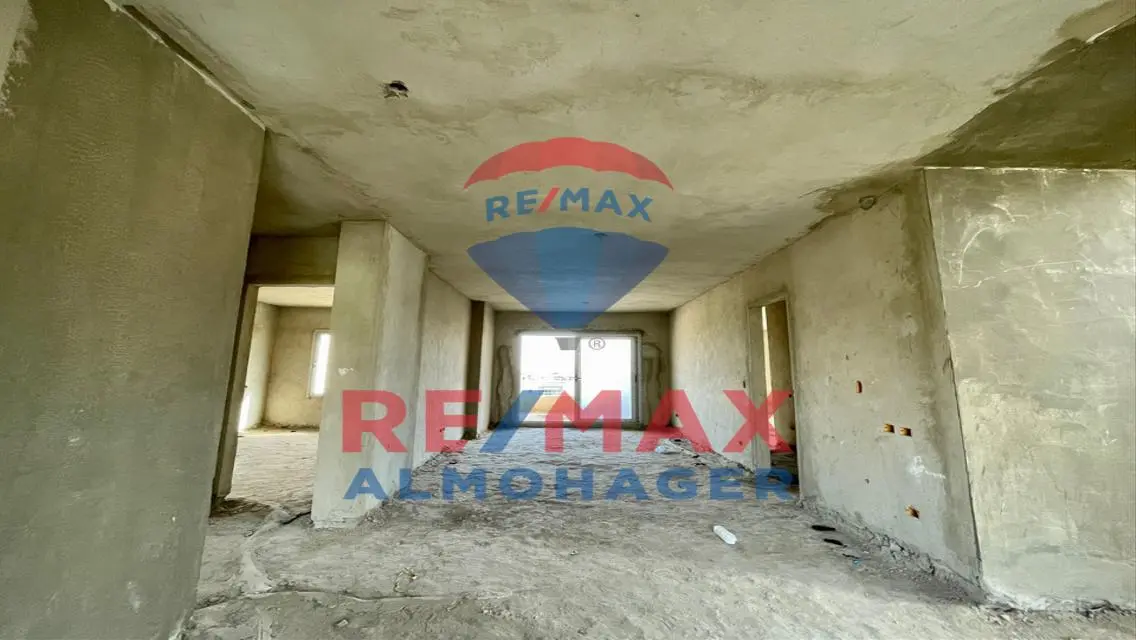 Luxury Apartment with Private Garden in Prime Location