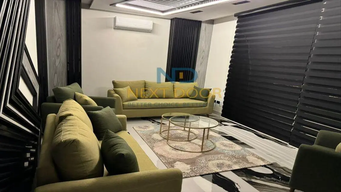شقة جديدة للإيجار بمساحة 275 متر
