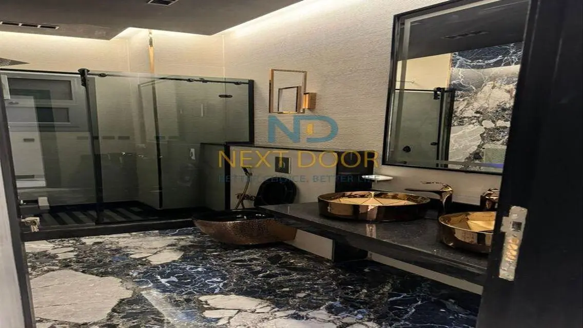 شقة جديدة للإيجار بمساحة 275 متر