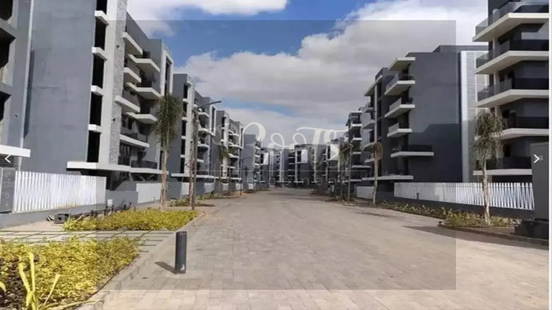 Luxury Apartment with Spacious Layout and Private Garden in Prime Location