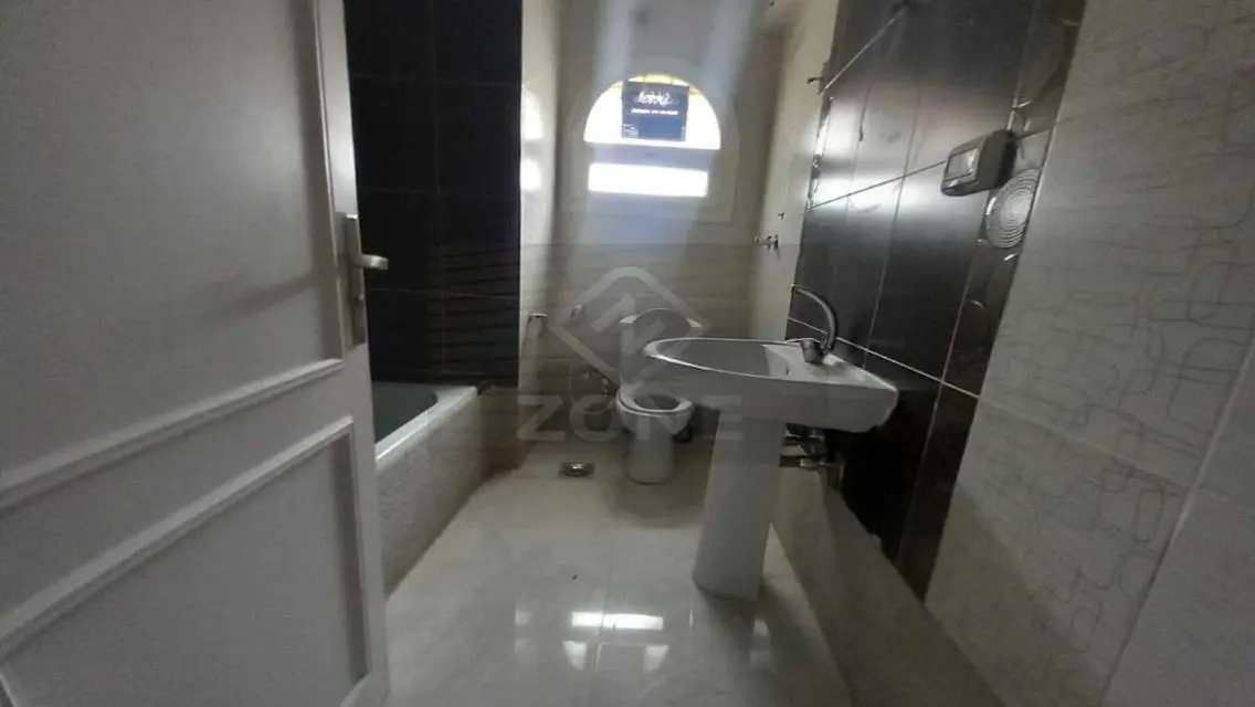Luxurious Office in the Banks Area of Madinaty