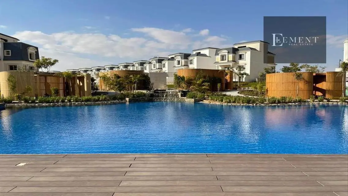 Luxurious Apartment with Private Garden and Balcony