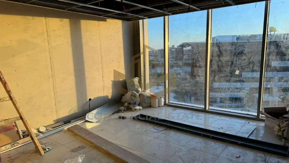Commercial Property Available with 190 Square Meters in State 8