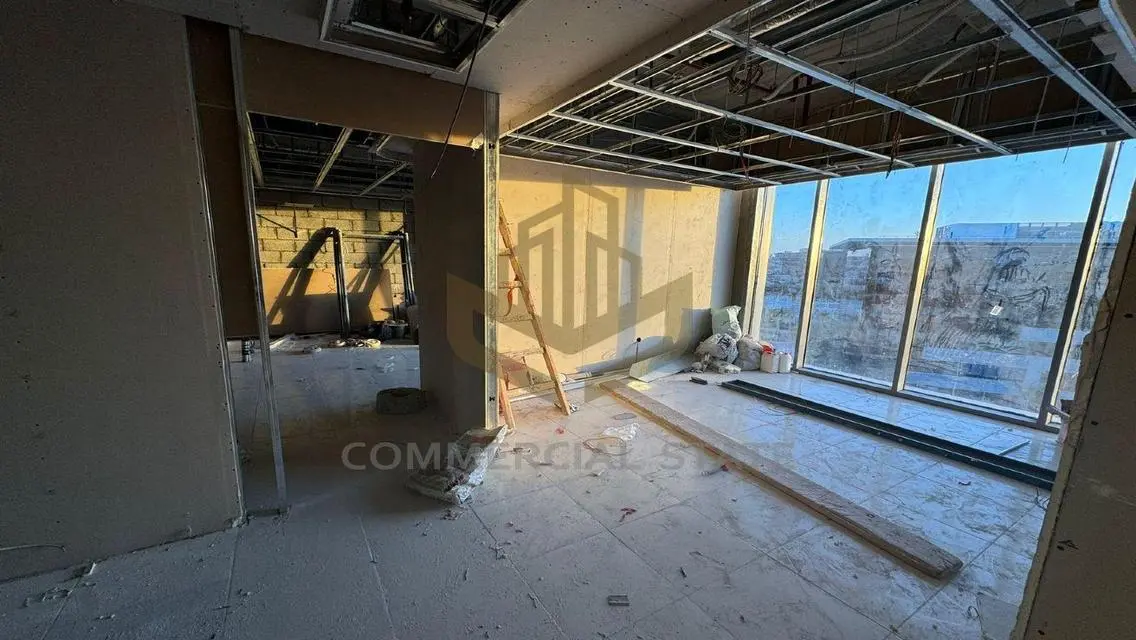 Commercial Property Available with 190 Square Meters in State 8