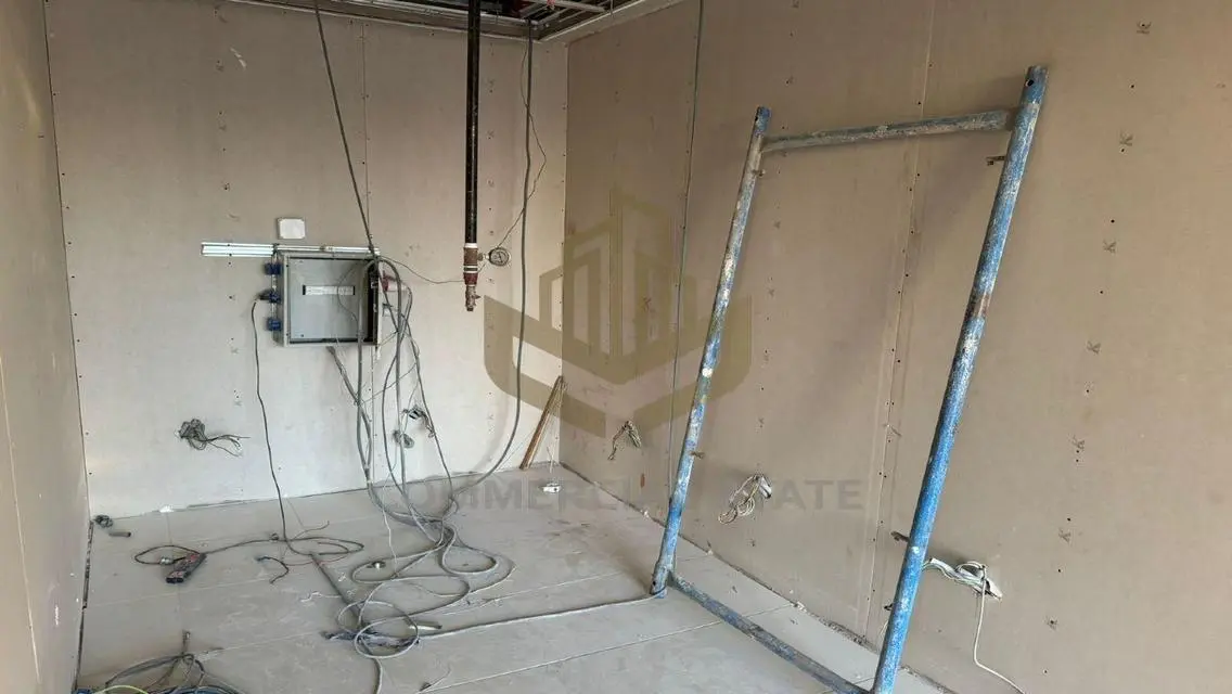 Commercial Property Available with 190 Square Meters in State 8