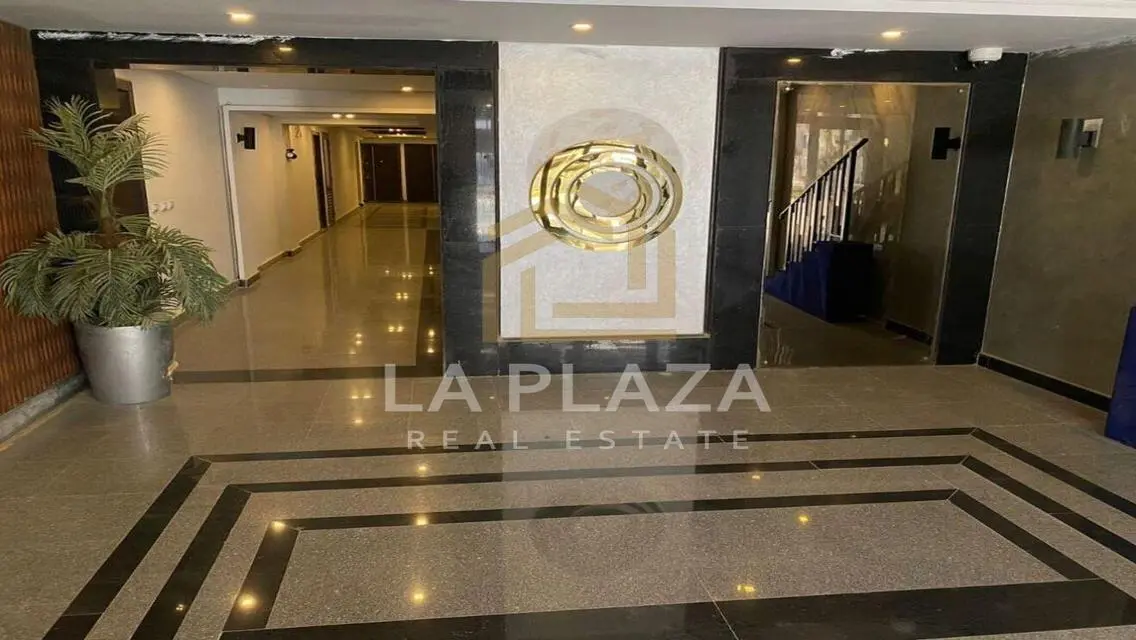 منزل فاخر للبيع مع حديقة ومسبح خاص