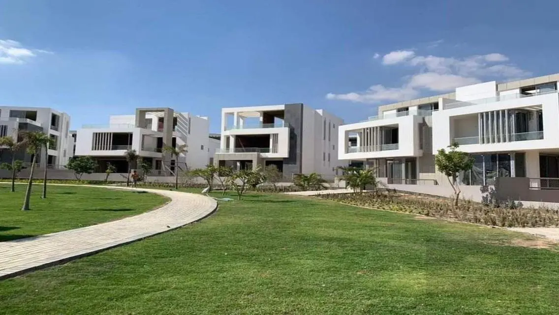 Stunning Villa with Private Garden in a Prime Location