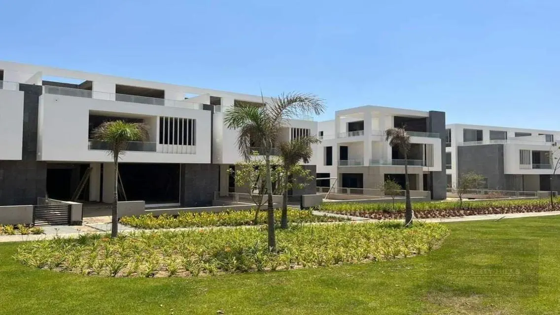 Stunning Villa with Private Garden in a Prime Location