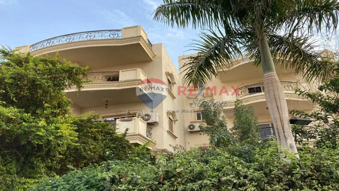 شقة فاخرة 305 متر مع شرفة