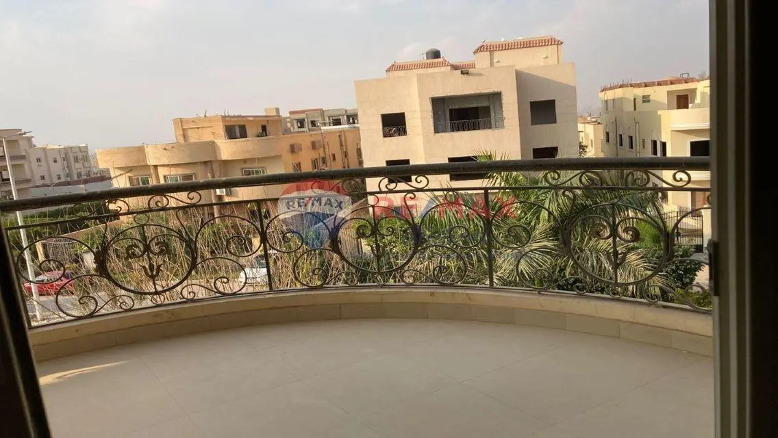 شقة فاخرة 305 متر مع شرفة