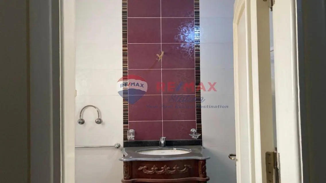 شقة فاخرة 305 متر مع شرفة