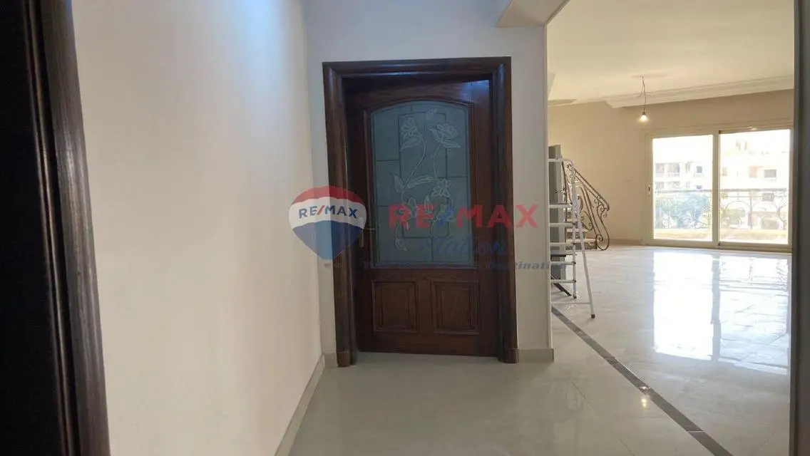 شقة فاخرة 305 متر مع شرفة