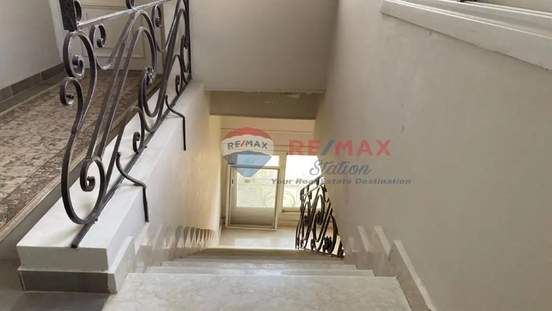 شقة فاخرة 305 متر مع شرفة