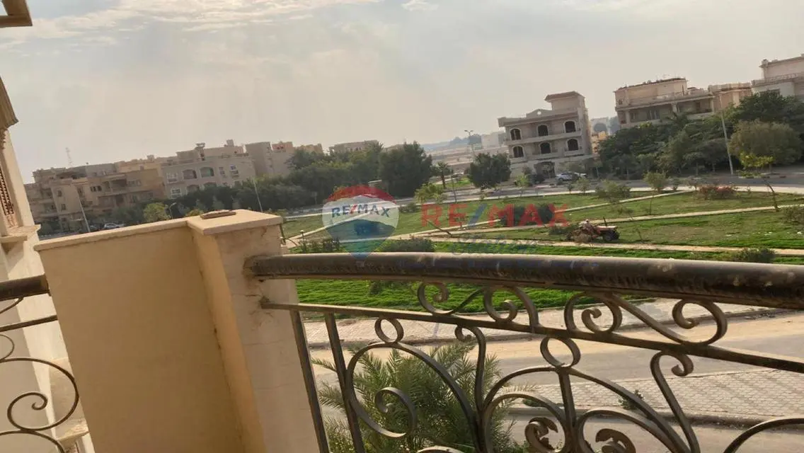 شقة فاخرة 305 متر مع شرفة
