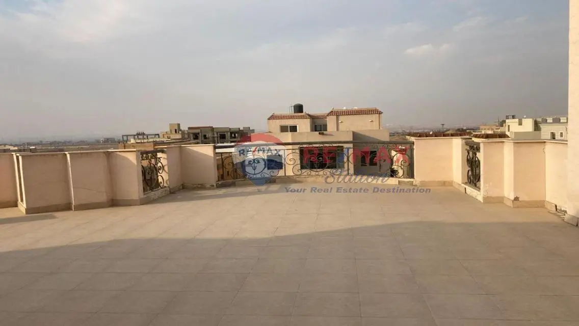 شقة فاخرة 305 متر مع شرفة