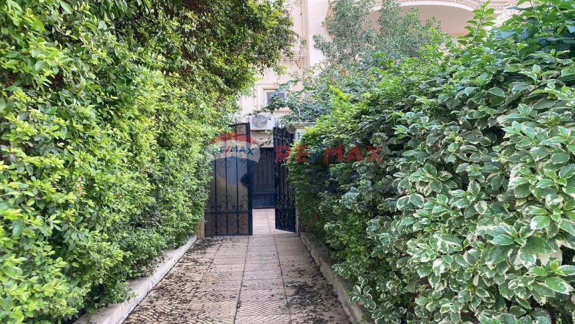 شقة فاخرة 305 متر مع شرفة