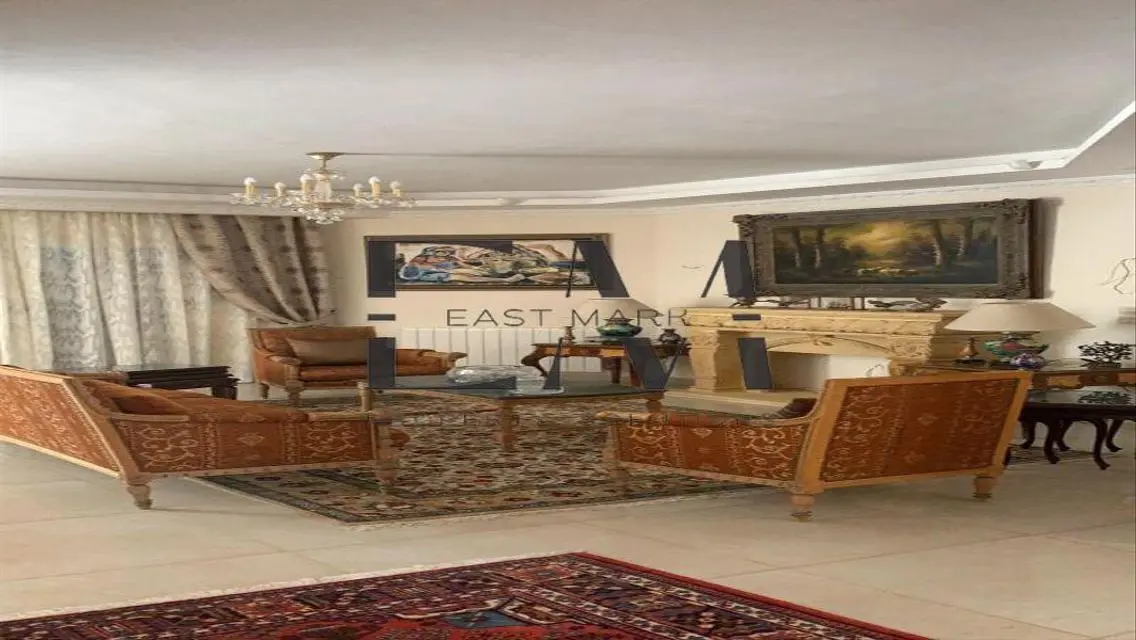 Stunning Home with Private Garden and Pool