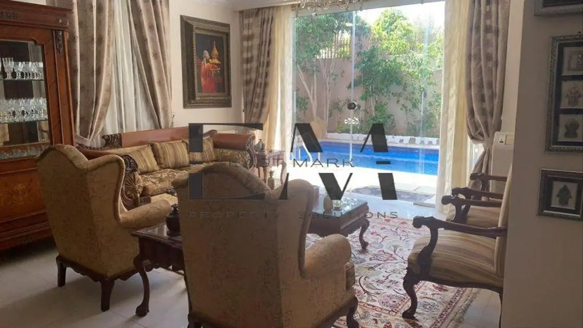 Stunning Home with Private Garden and Pool