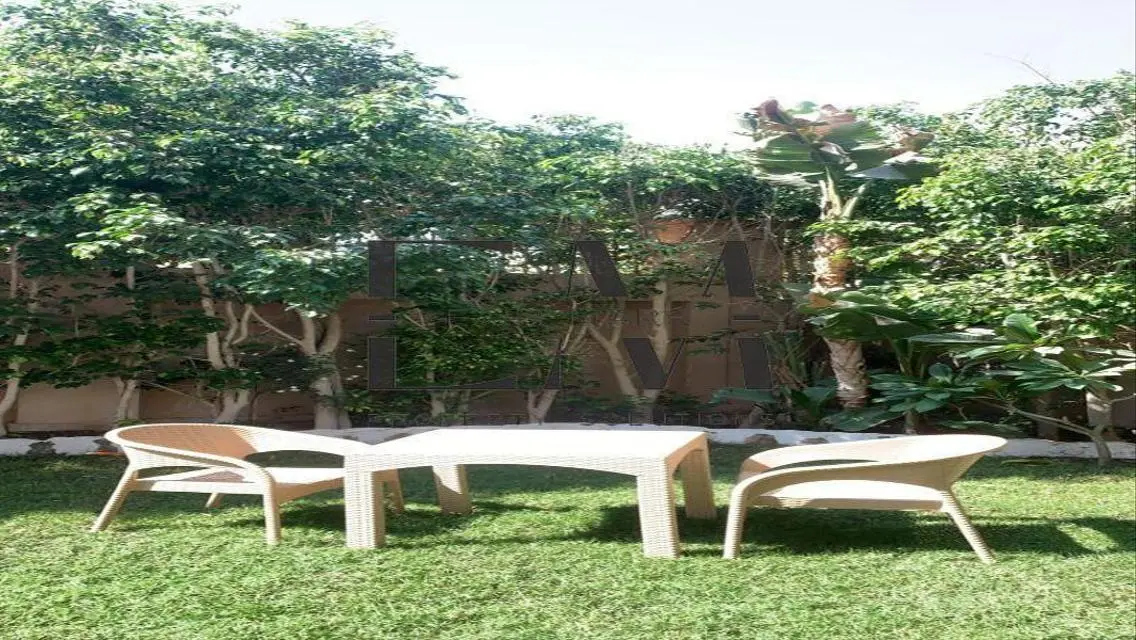 Stunning Home with Private Garden and Pool